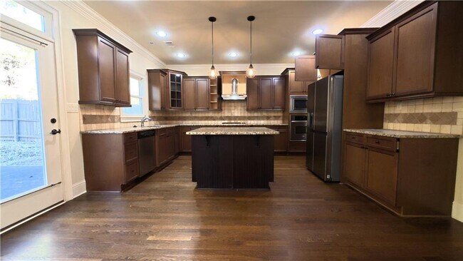 Foto del edificio - 3361 Lake McGinnis Dr