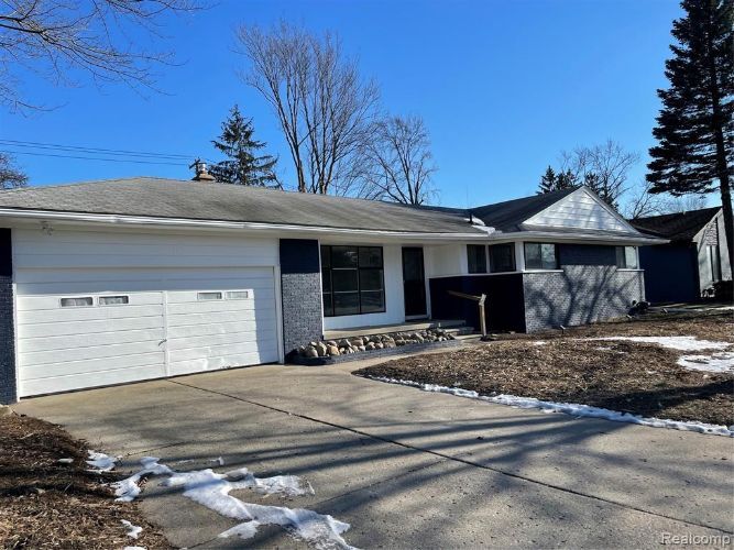 Foto principal - 30076 Orchard Lake Rd