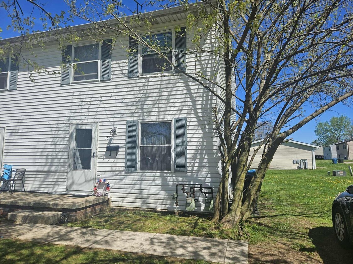 Foto principal - 2 Bedroom 1.5 Bath Duplex Kent Ohio 44240