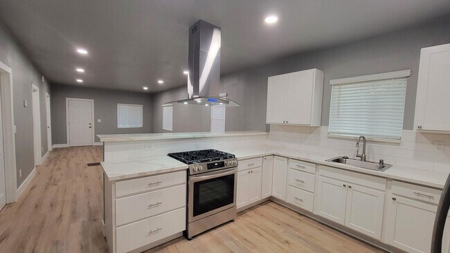 Building Photo - 3125 3rd Ave