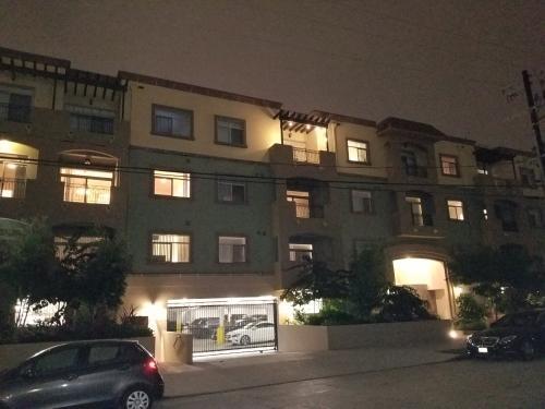 Building Photo - 2 bedroom in Toluca Lake CA