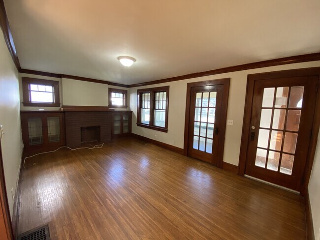 Foto del edificio - 741-743 Genesee Park Blvd