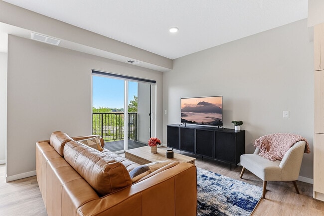 32-web-or-mls-10950-Red-Cir-Dr-32 - Townline Apartments