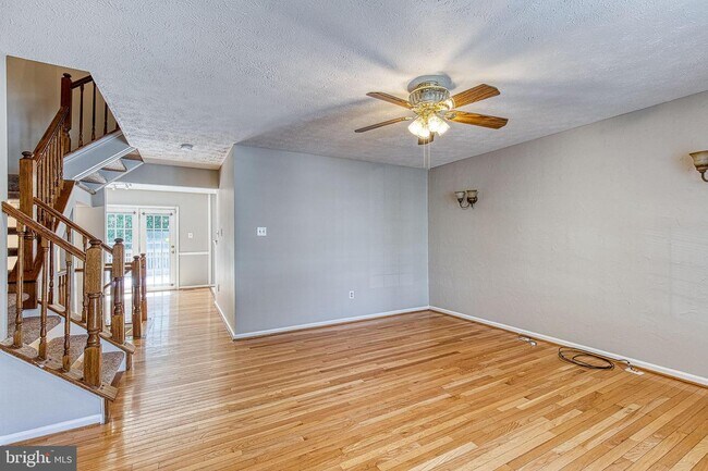 Building Photo - 421 Woodhill Dr