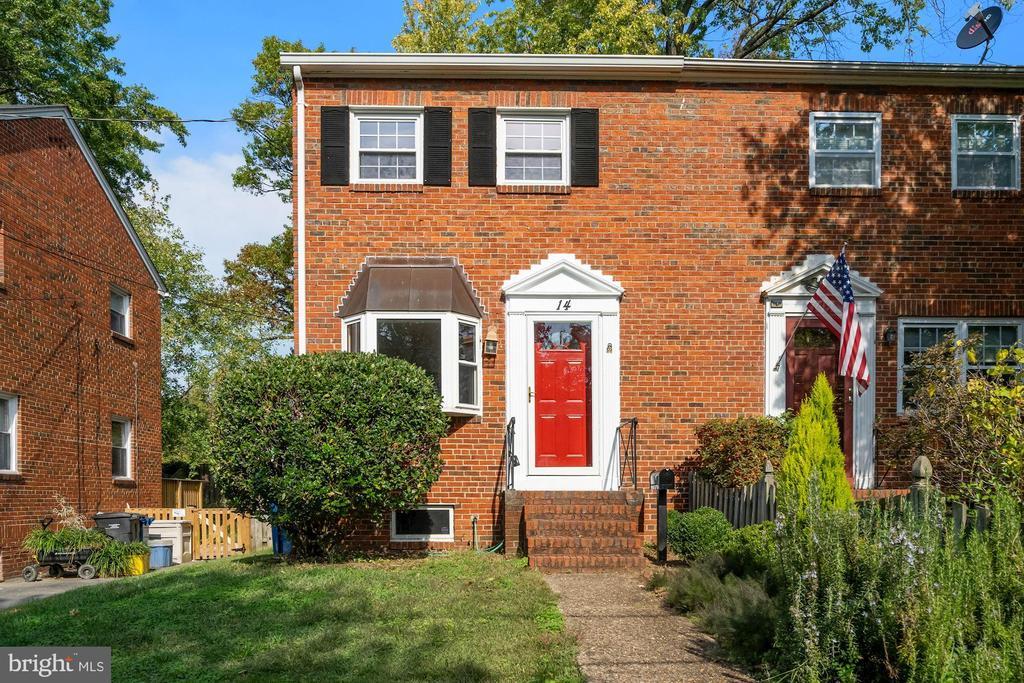 Primary Photo - 14 E Myrtle St