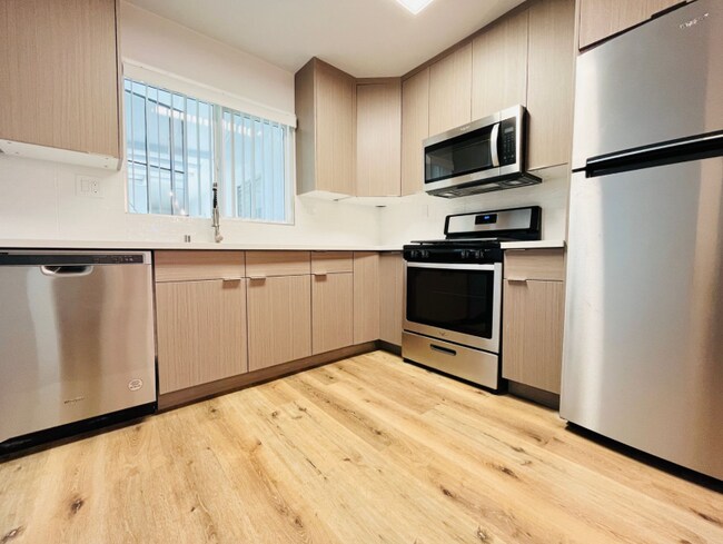 Building Photo - 750 Hayworth Ave