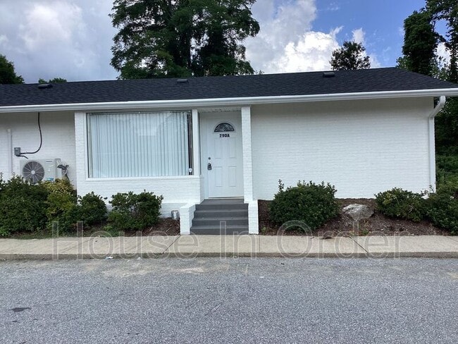 Building Photo - 790 N Grove St