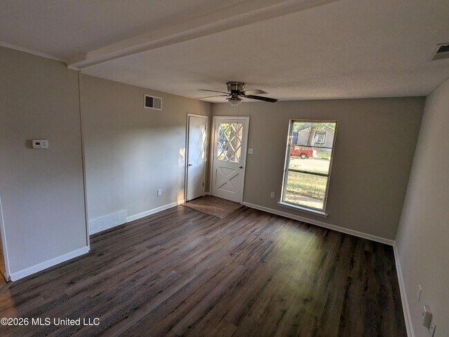 Foto del edificio - 2705 Magnolia Dr