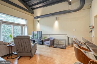 Building Photo - 1136 Titan St
