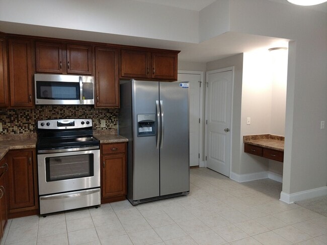 Foto del edificio - 4 Bedroom near Volkswagen!