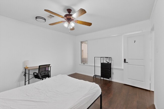 Foto del edificio - 404 Nottingham Dr