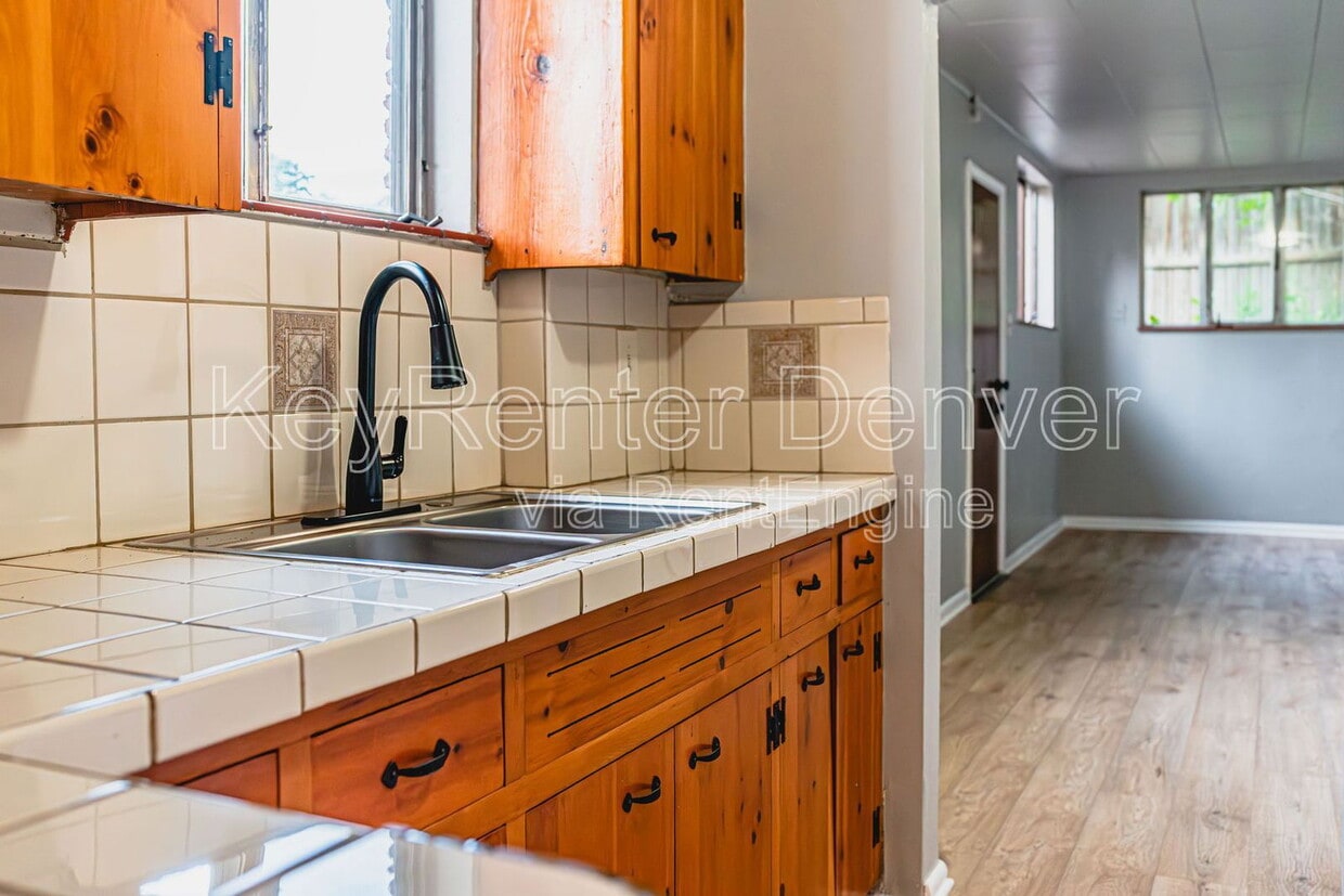 Photo - 2225 Ames St