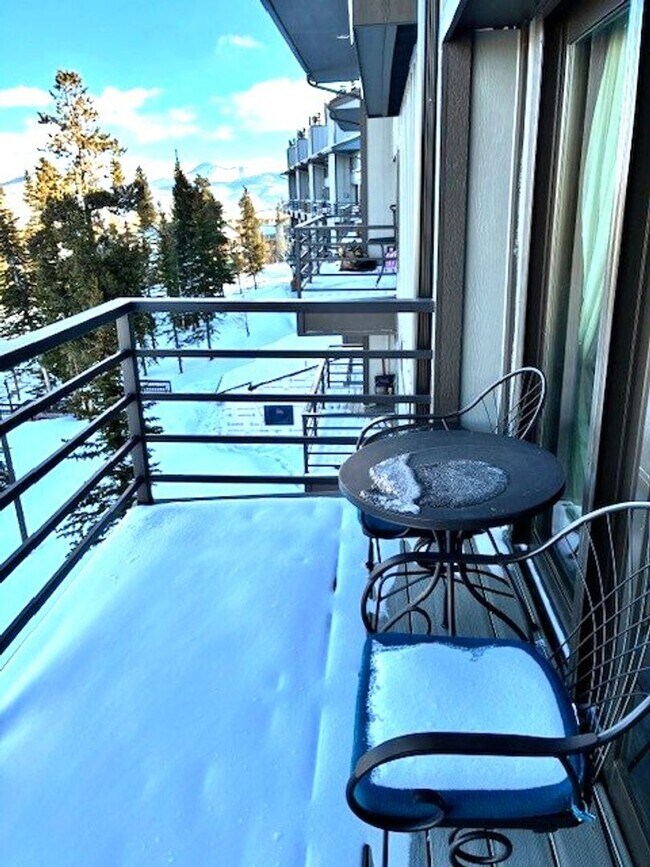 Building Photo - Long Term Rental- Buffalo Ridge/Village 403CC