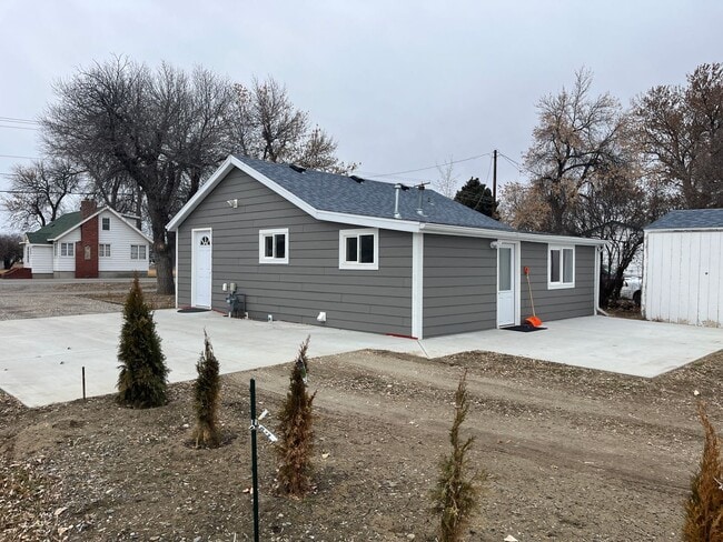 Building Photo - 2 bedroom house for rent