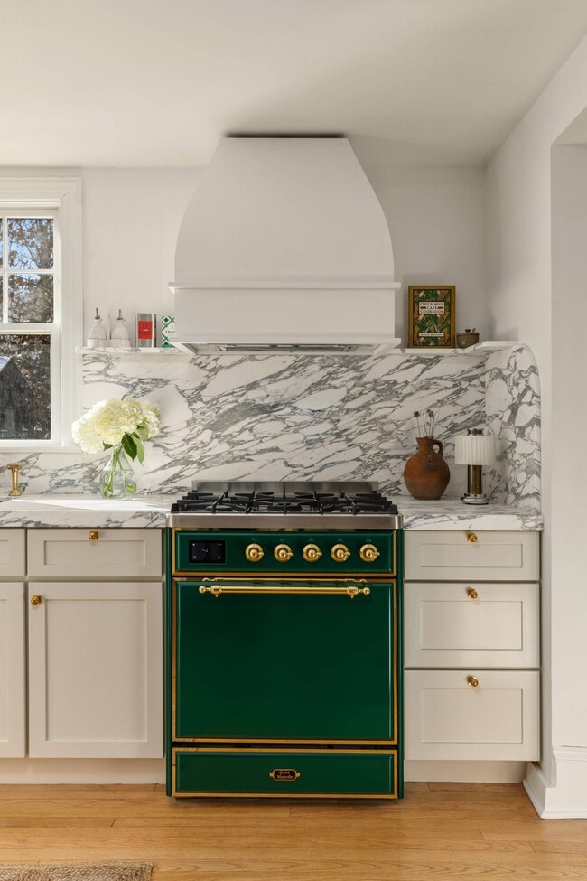 Building Photo - 56 Carroll St