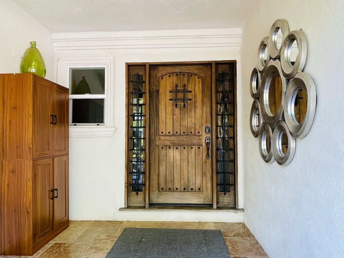 Foto principal - 8303 Joan Ln