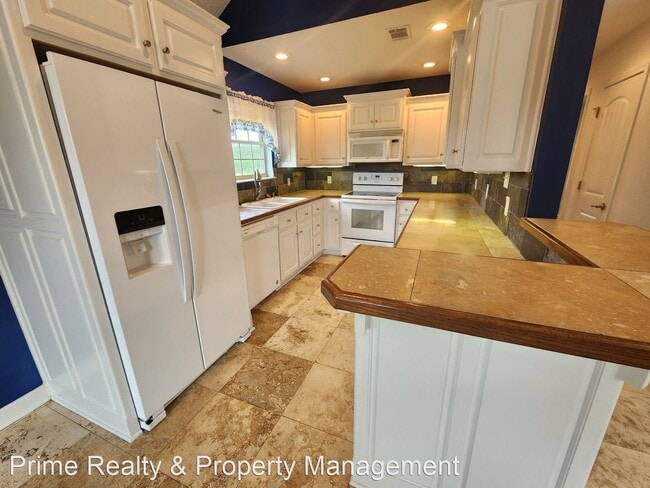 Building Photo - 3 br, 2 bath House - 400 Walnut Valley Road