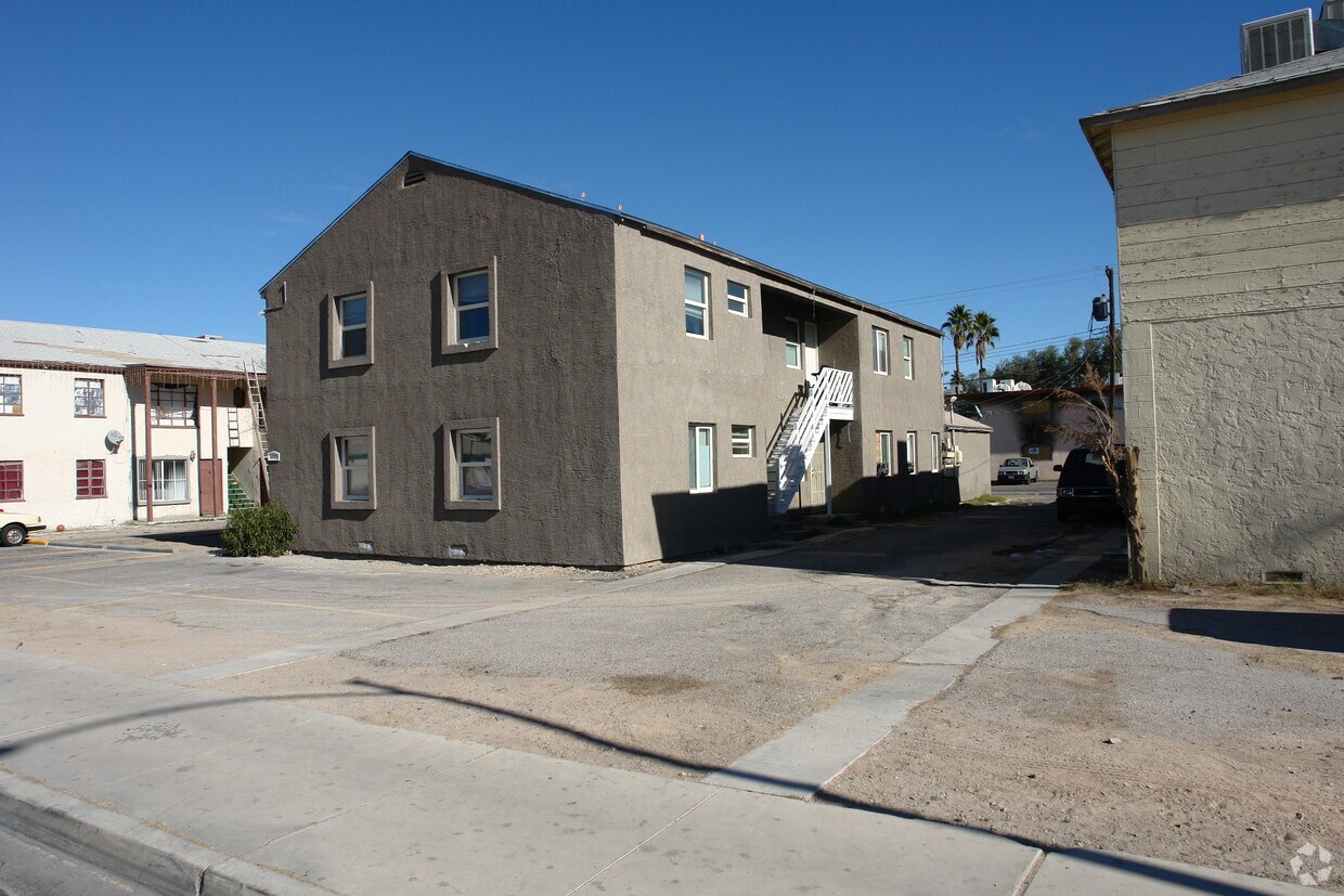 Primary Photo - 1721 Santa Paula Dr