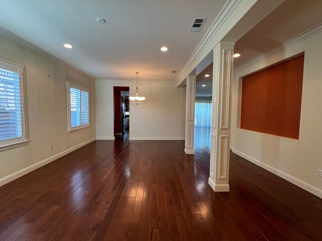 Foto del edificio - Executive Home located in Sought After Sch...