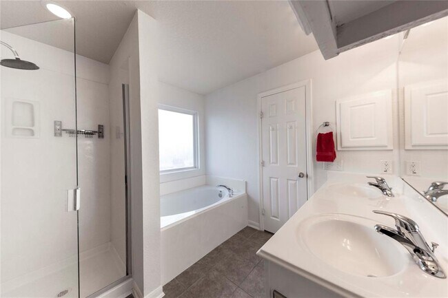 Foto del edificio - 13907 Bonnetbriar Ln