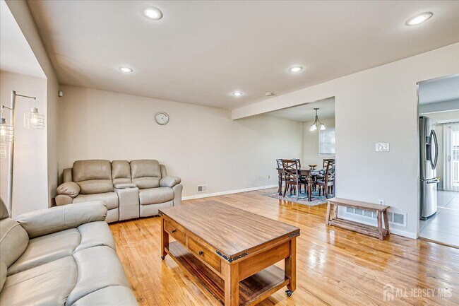 Foto del edificio - 79 Beechwood Ave