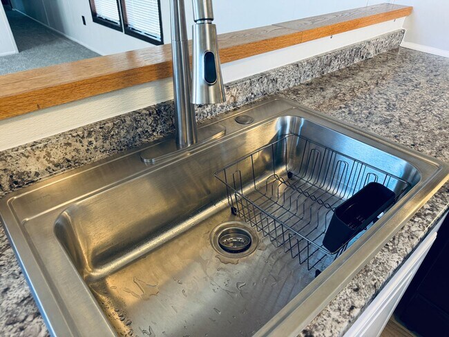 Foto del edificio - 2 Bedroom Just Remodeled Trailer in Billings Heights