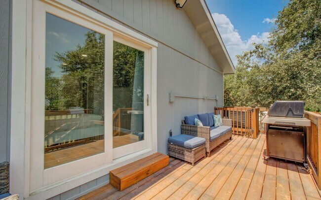 Building Photo - 4802 Crane St