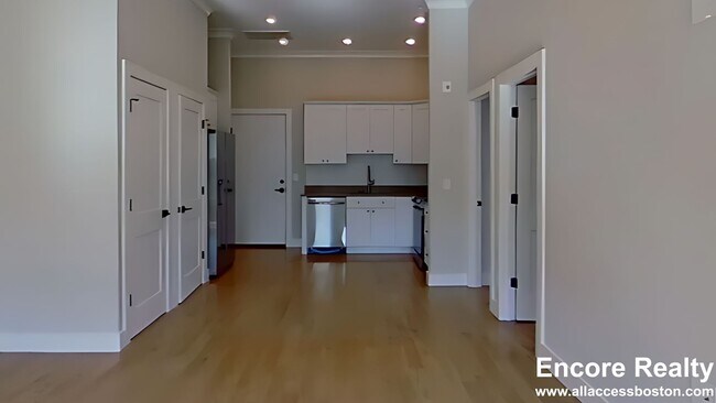 Foto del edificio - 16-18 Highgate St. (Roomate Rental) Unit 307