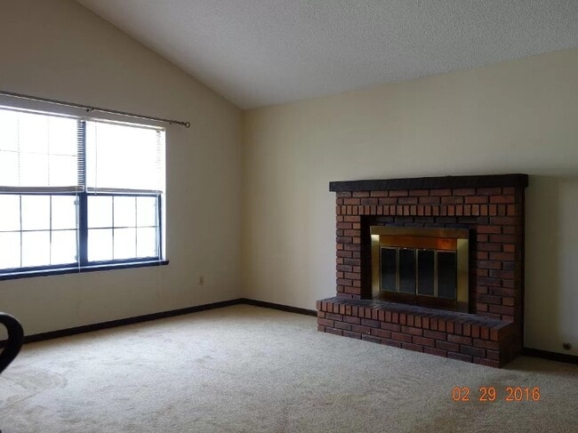 Building Photo - 16109 W 141st Terrace