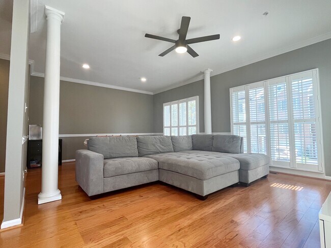 Building Photo - 8916 Lee Manor Dr