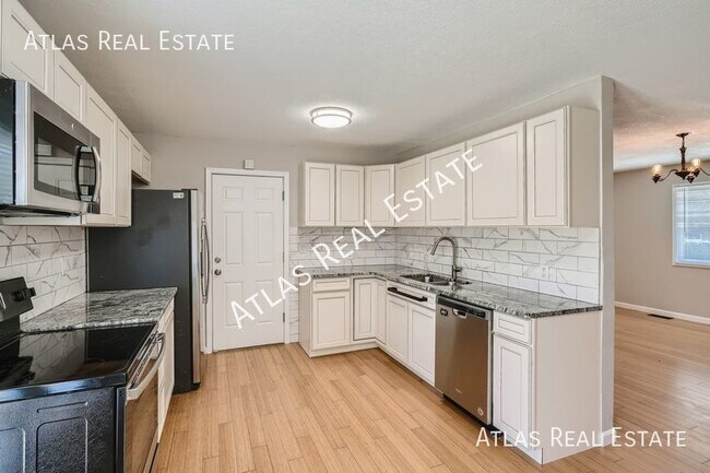 Building Photo - 4 bedroom home on a quiet cul-de-sac in ce...