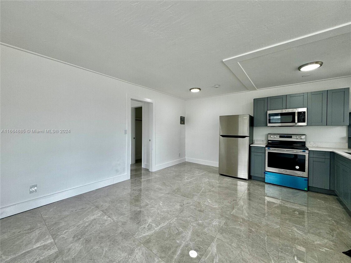 Primary Photo - 3101 NW 134th St