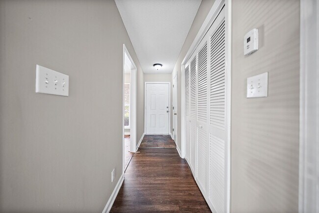 Foto del edificio - 280 Timber Court Dr