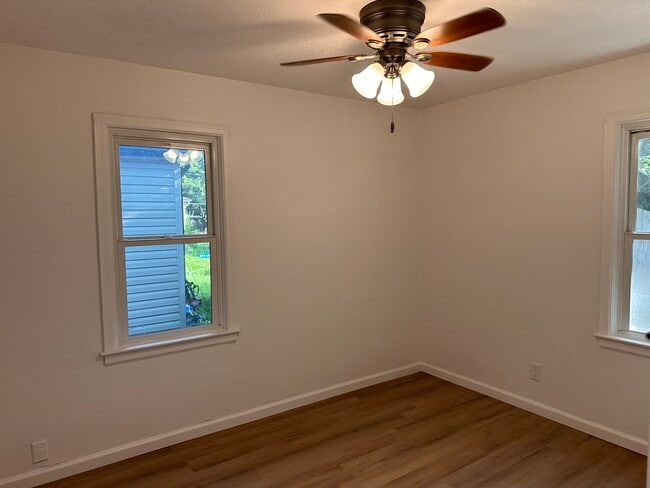 Building Photo - 847 N Terrace Dr