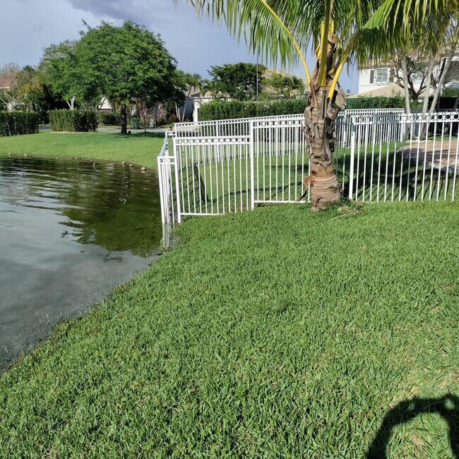 Foto del edificio - 16729 SW 16th St