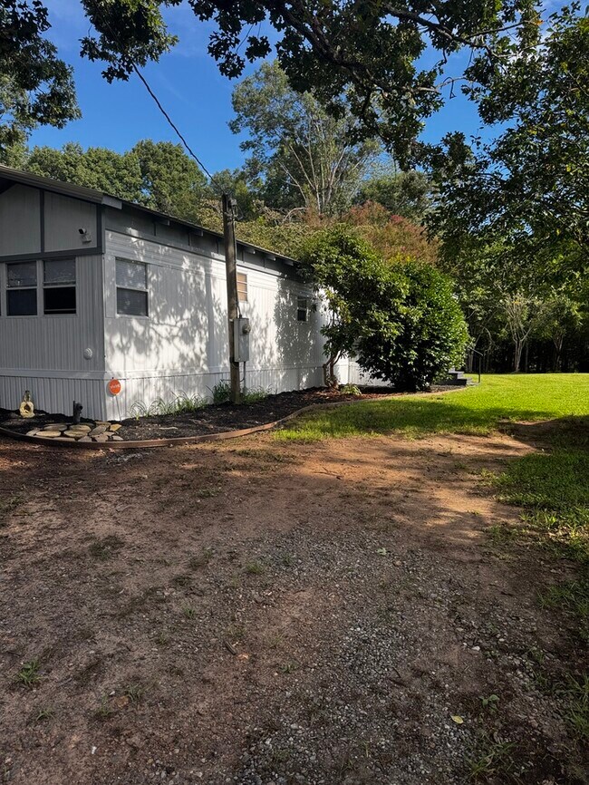 Building Photo - 86 Stocks Dr