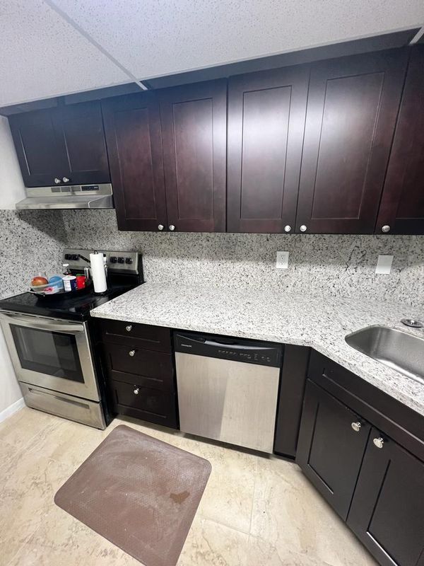Foto del edificio - 3115 Oakland Shores Dr