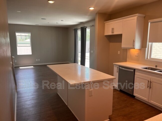 Building Photo - 8696 Camden Dr