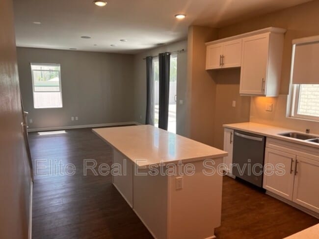 Foto del edificio - 8696 Camden Dr