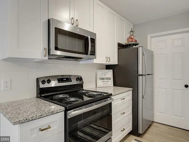 Foto del edificio - 527 Broadway Ave N