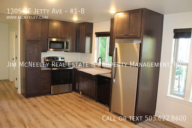 Building Photo - Lower level 2 bed/ 1 bath w/ 1 Assigned Pa...