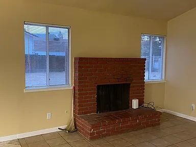 Building Photo - Ready to move-in.