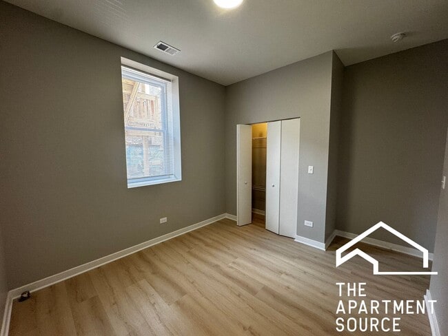 Foto del edificio - 4007 W School St