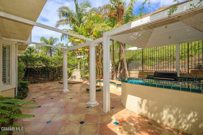 Foto del edificio - 3035 Hollycrest Ave