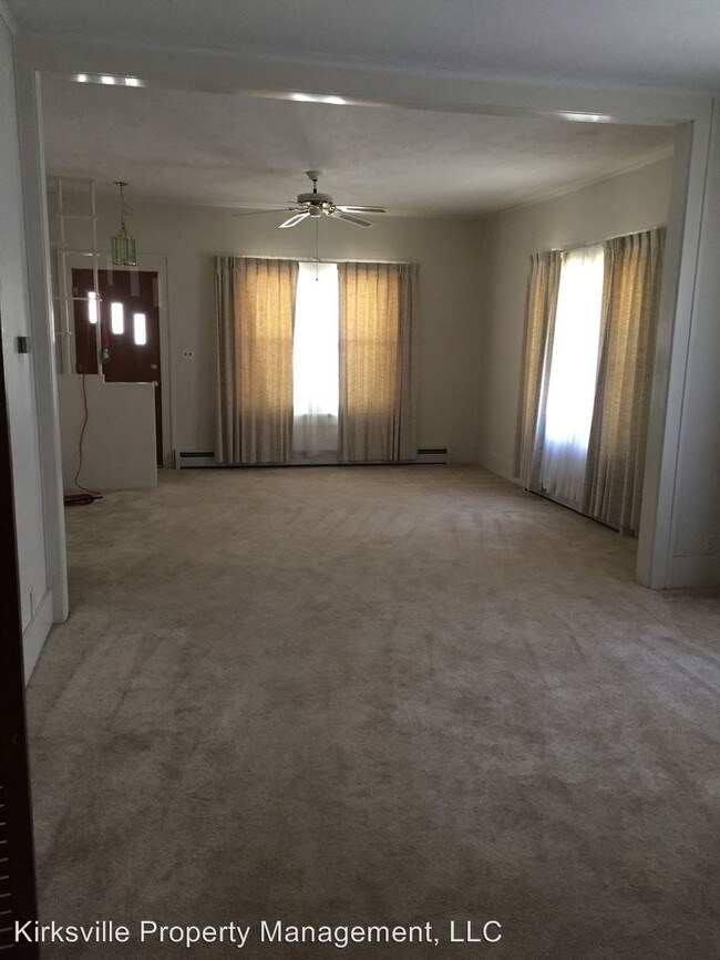 Foto del edificio - 2 br, 1.5 bath House - 910 E NORMAL