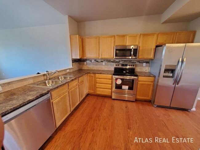 Foto del edificio - 708 Finch Dr