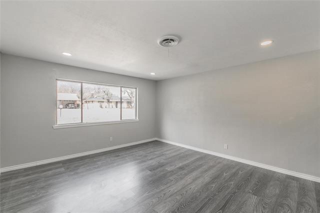 Building Photo - 1305 Sproles Dr