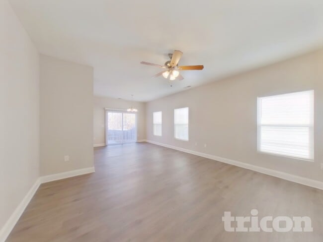 Building Photo - 4736 Abercromby St