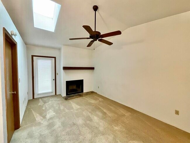 Building Photo - 45 Pepperwood Ct