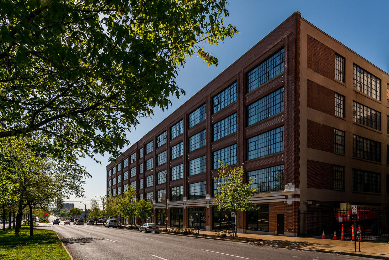 Foto principal - 4100 Forest Park Ave